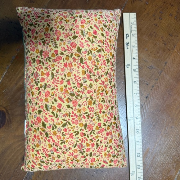 Tapestry pillow small “friends” heart house cozy - Picture 3 of 4